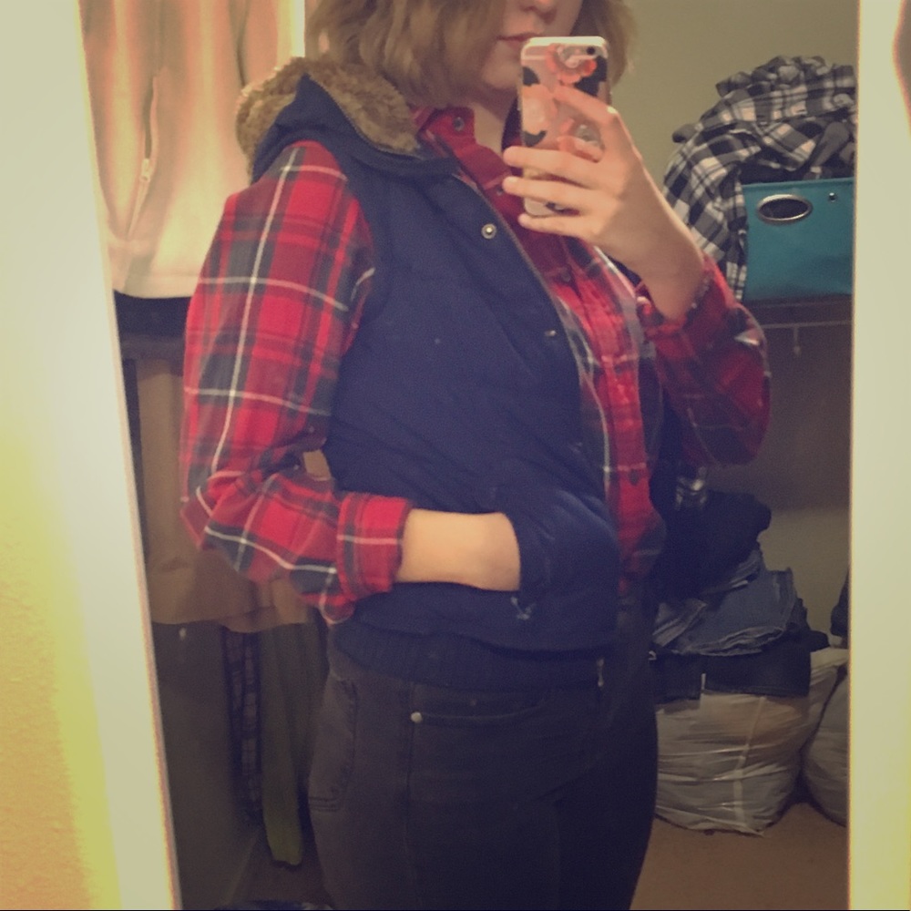 American Eagle Furry Hood Feather Down Vest!